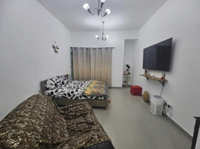 Luxe Studio Prime area near Airport & Attractions